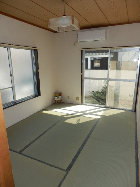 居室・リビング　和室も2面採光です