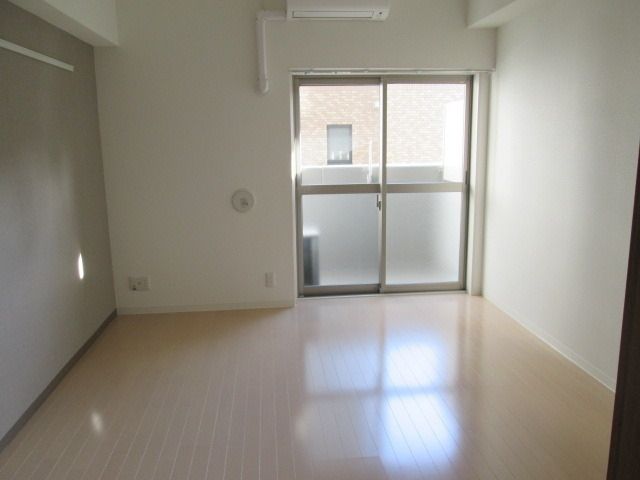 居室・リビング　居室２