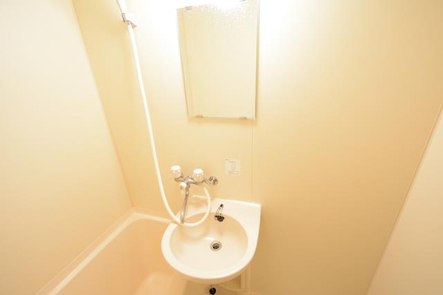 洗面設備　浴室内に洗面台あり！