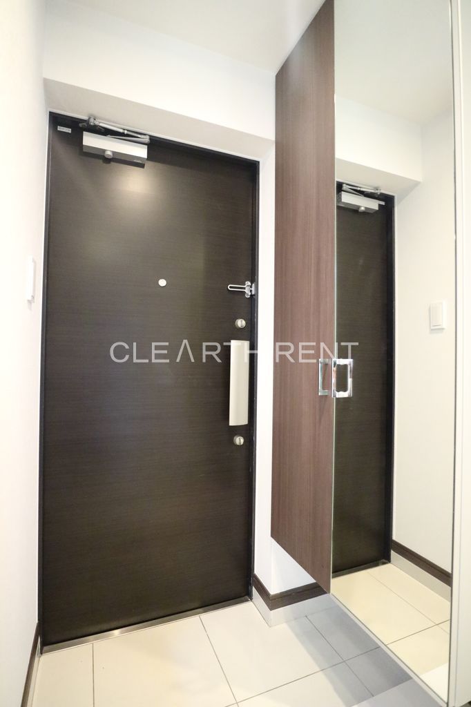 玄関　★大容量のシューズクローゼット・姿見付き★