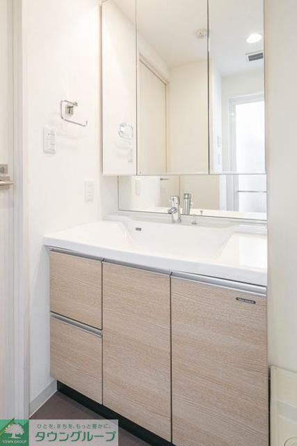 洗面設備　※写真は同タイプ住戸です。