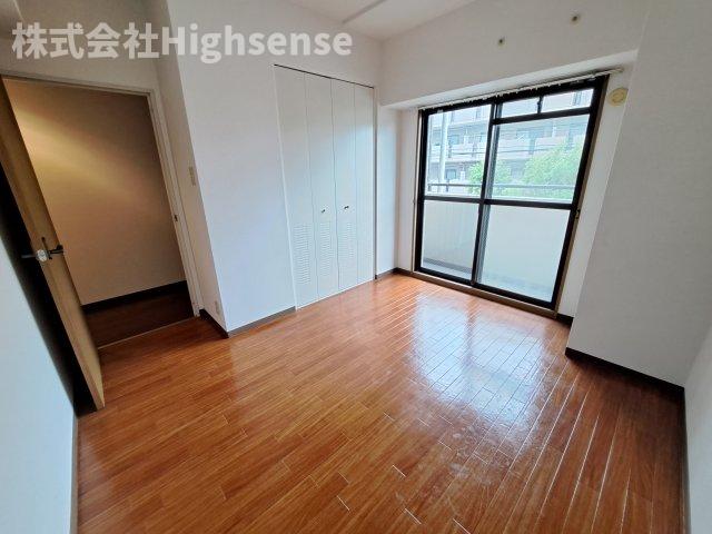 その他部屋・スペース　広くて明るい寝室