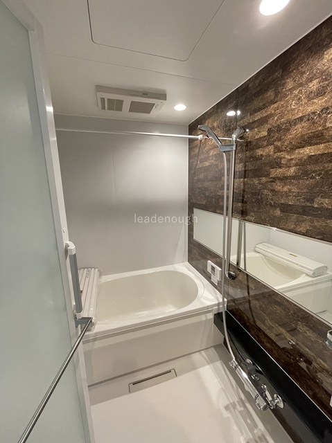 バス・シャワールーム　同施工会社