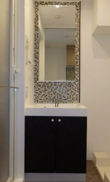 洗面設備　使いやすく洗練された独立洗面台。