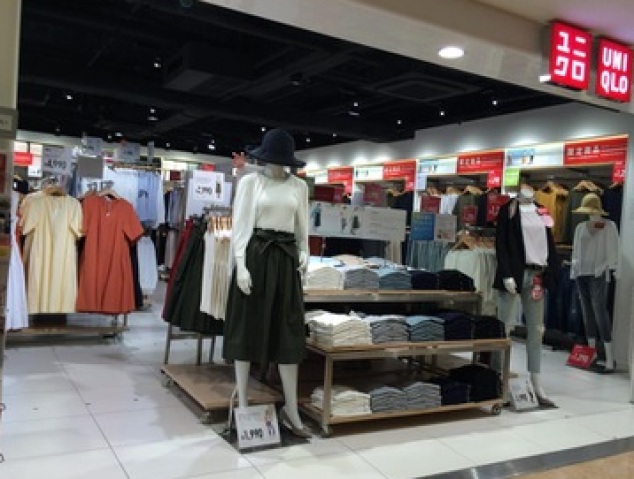 ショッピングセンター　ユニクロヨドバシ横浜店（ショッピングセンター）まで447m