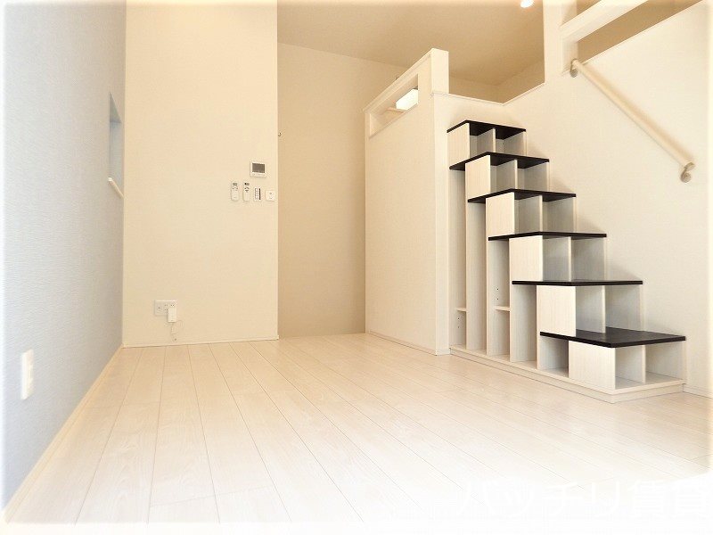 居室・リビング　同型タイプの為、現状を優先致します。