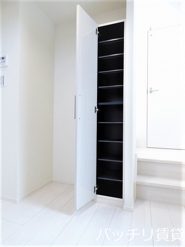 玄関　同型タイプの為、現状を優先致します。