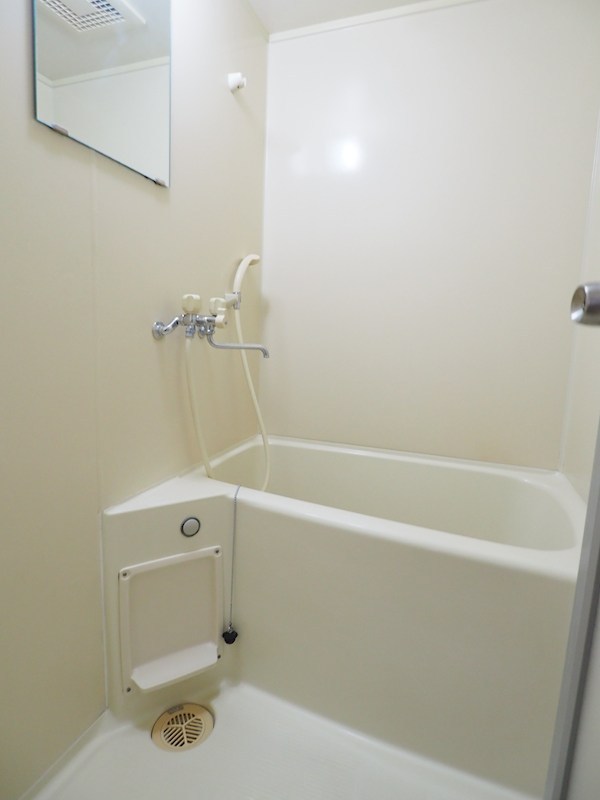 バス・シャワールーム　清潔感のある快適なバスルームです