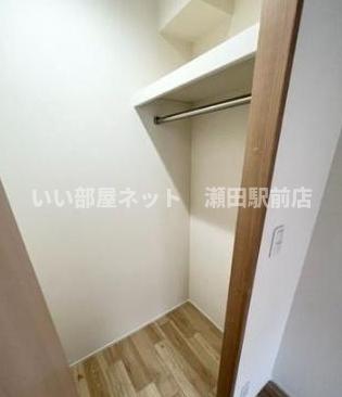 収納　※同建物の別のお部屋の写真です。