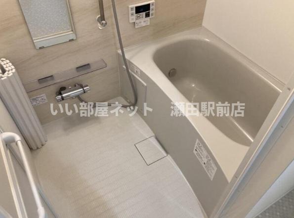 バス・シャワールーム　※同建物の別のお部屋の写真です。