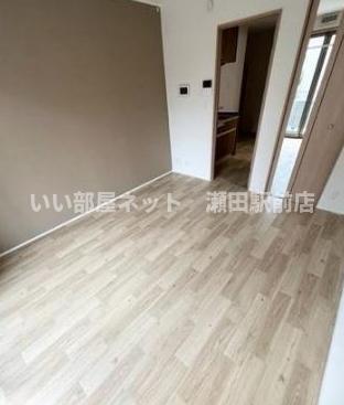 居室・リビング　※同建物の別のお部屋の写真です。