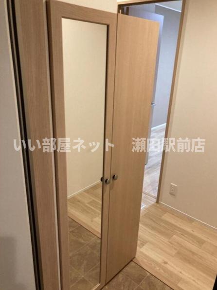 玄関　※同建物の別のお部屋の写真です。