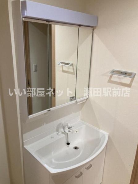 洗面設備　※同建物の別のお部屋の写真です。