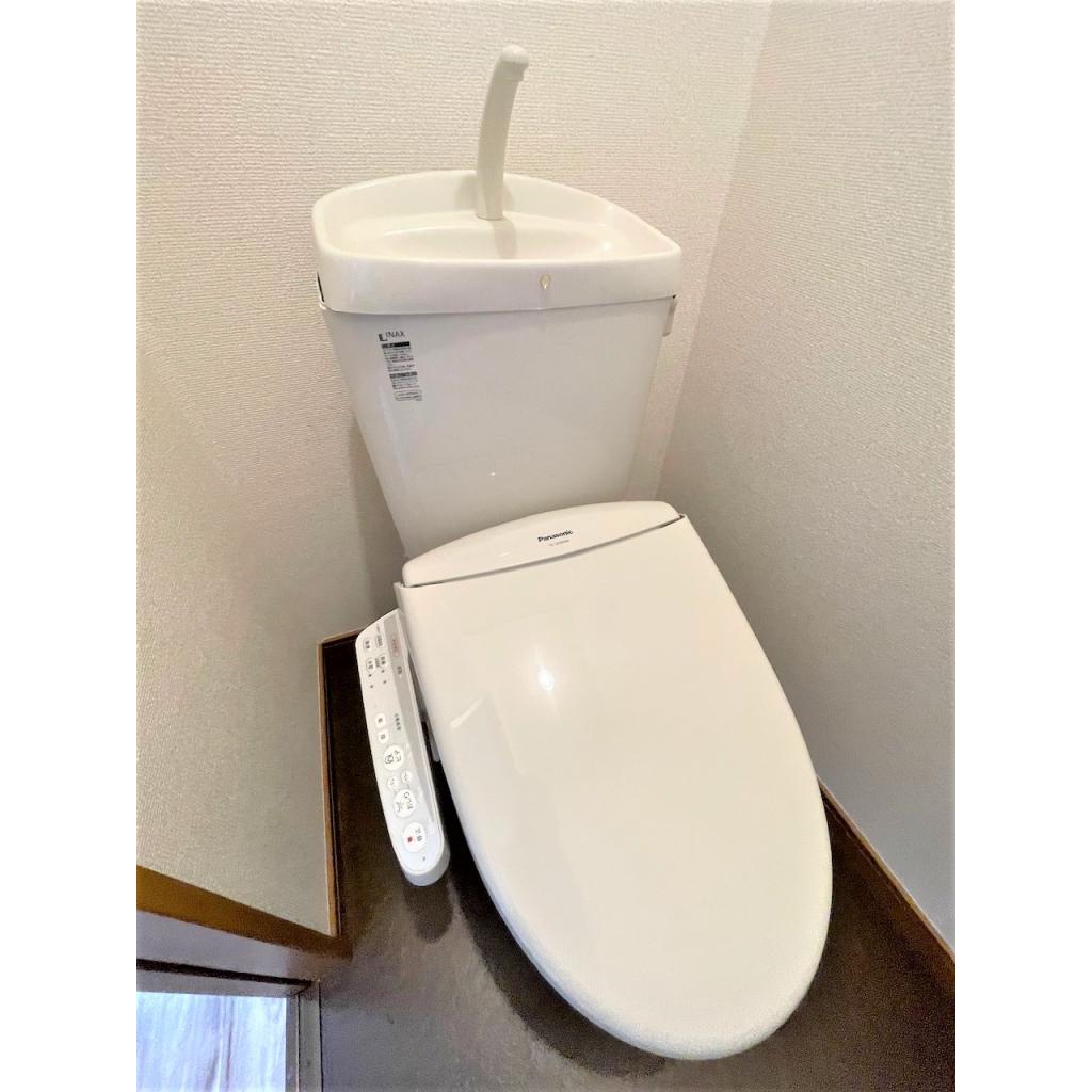 トイレ　※写真は102のもの