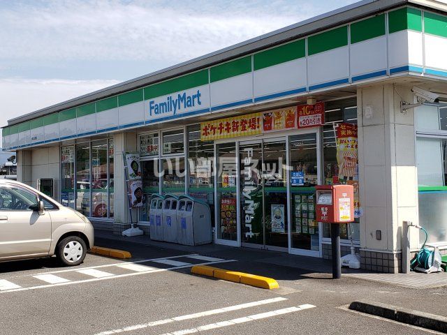 コンビニ　ファミリーマート 神之山西店（コンビニ）まで920m