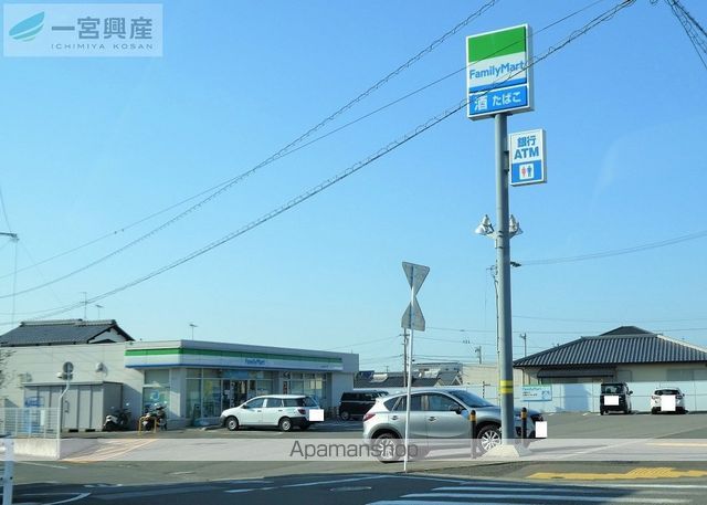 コンビニ　ファミリーマート（コンビニ）まで92m