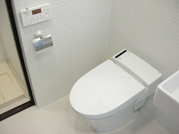 トイレ　ウォシュレット機能付トイレです。
