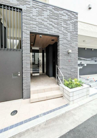 エントランス　コンフォリア・リヴ関内