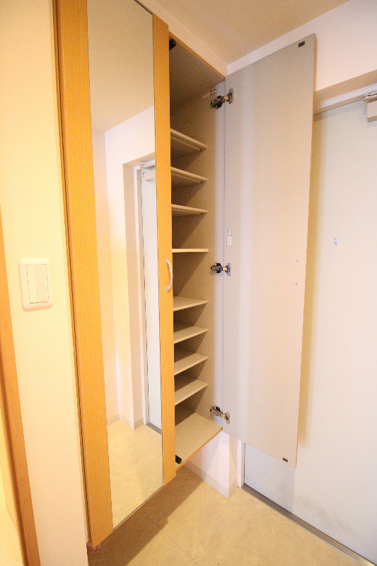 玄関　下駄箱収納豊富