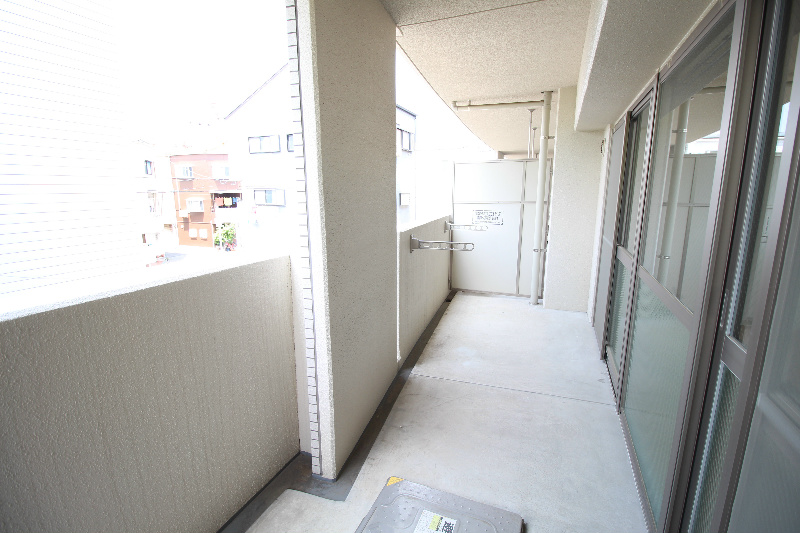 バルコニー　奥行きのある広々したベランダ