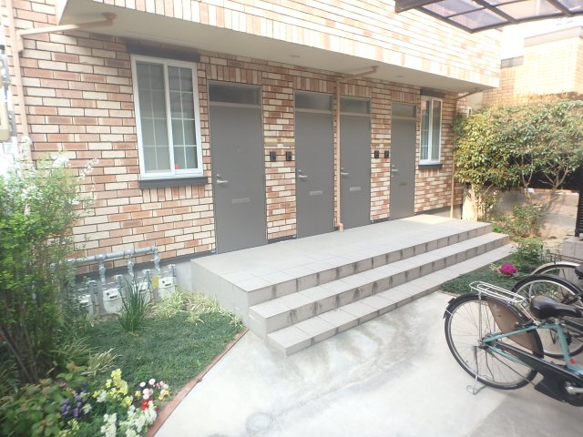 エントランス　毎日通るエントランスはこのようになっています