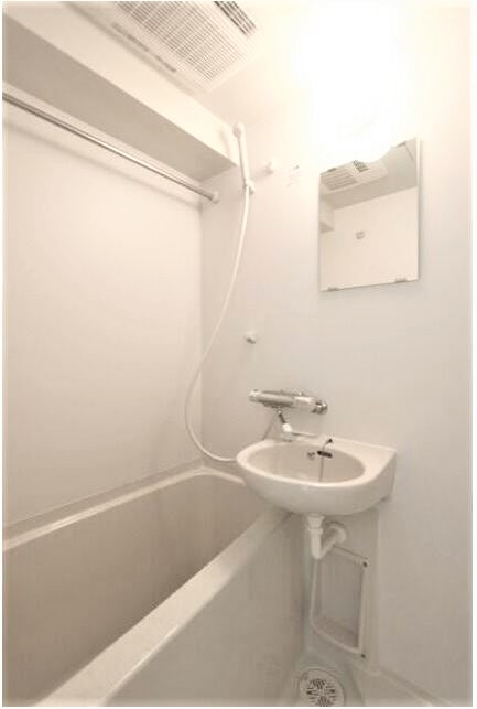 バス・シャワールーム　ゆったり過ごせるお風呂です