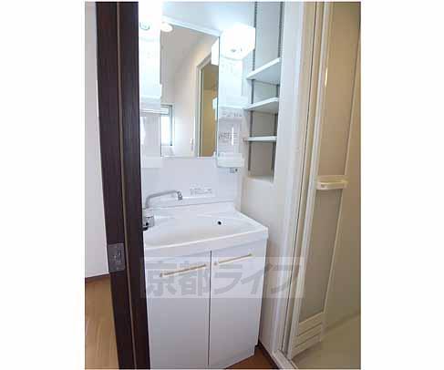 その他設備　独立洗面台もあります。