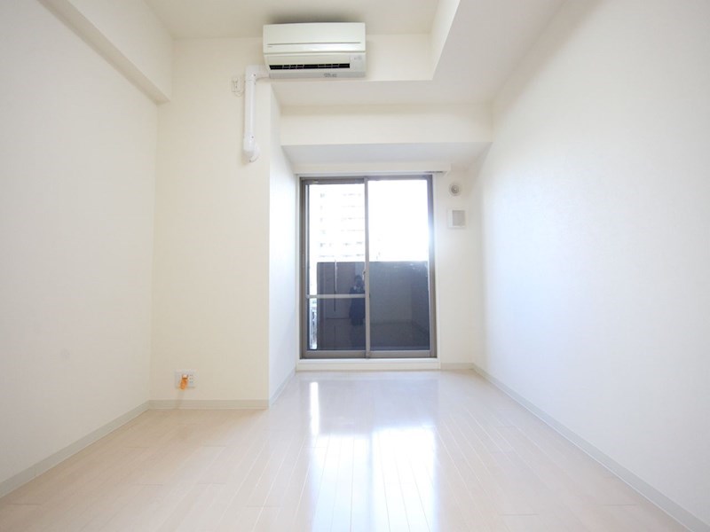 バルコニー　洋室7.4帖　エアコン完備　バルコニー