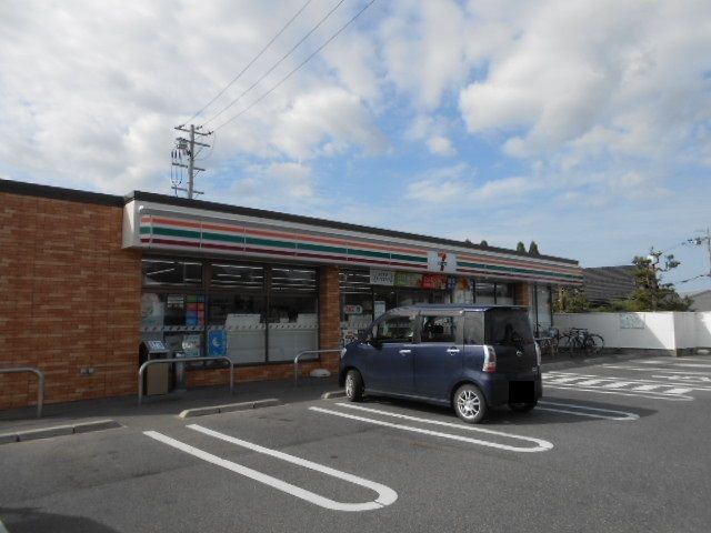 コンビニ　セブンイレブン愛知川中宿店様（コンビニ）まで700m