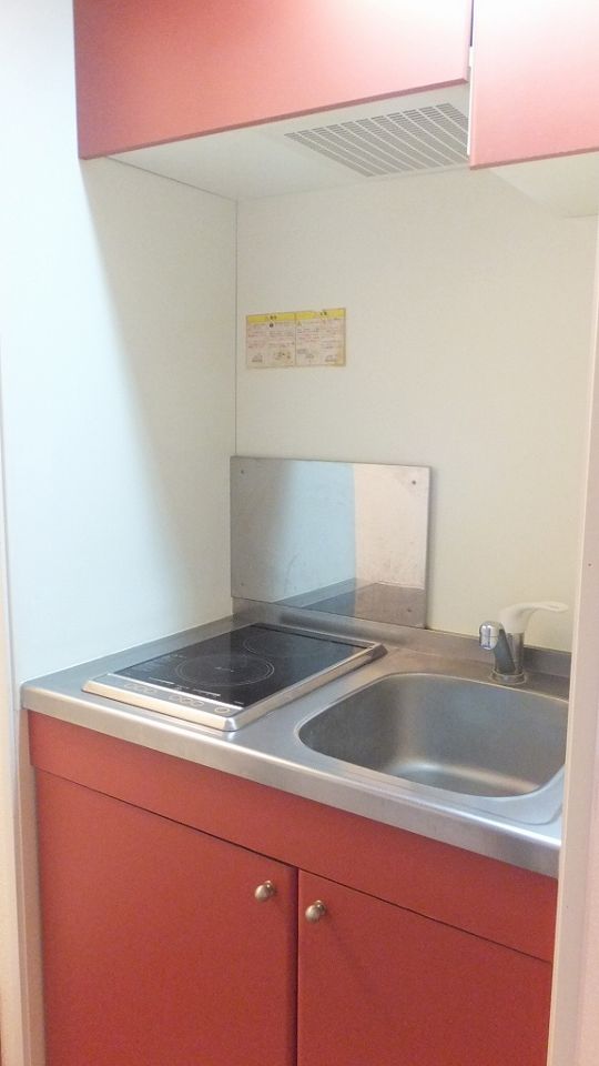 キッチン　2口の電気コンロ付き