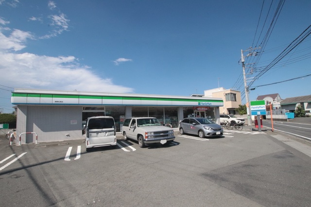 コンビニ　ファミリーマート　湘南松尾店（コンビニ）まで270m