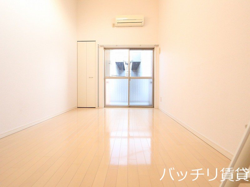 バルコニー　別号室タイプの為、現状を優先致します。