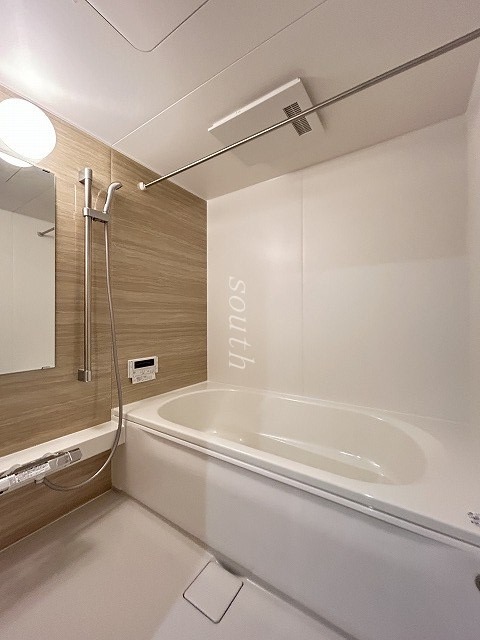 バス・シャワールーム　浴室乾燥機、追い炊き機能付き