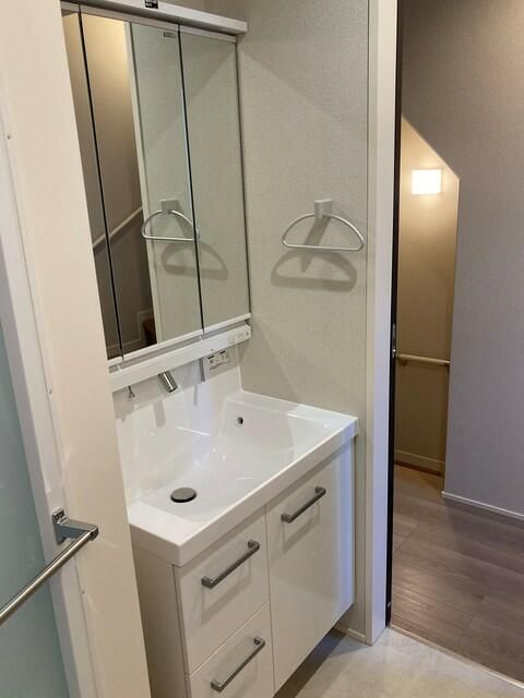 洗面設備　■キャビネット収納付きの独立洗面台