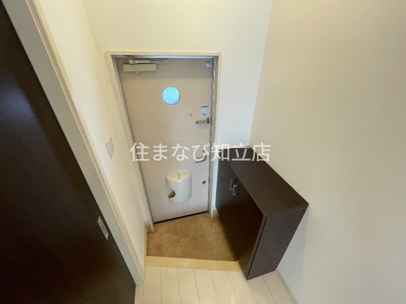 玄関　清掃前　同型別部屋写真