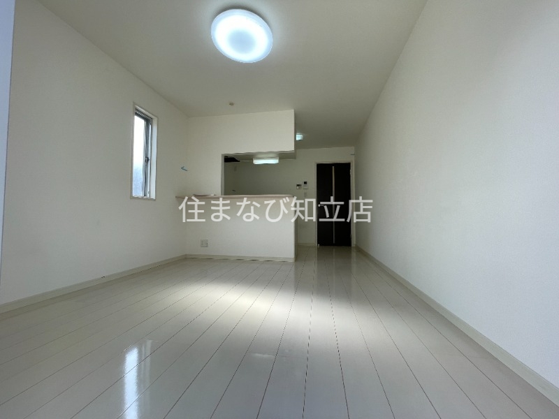 居室・リビング　清掃前　同型別部屋写真