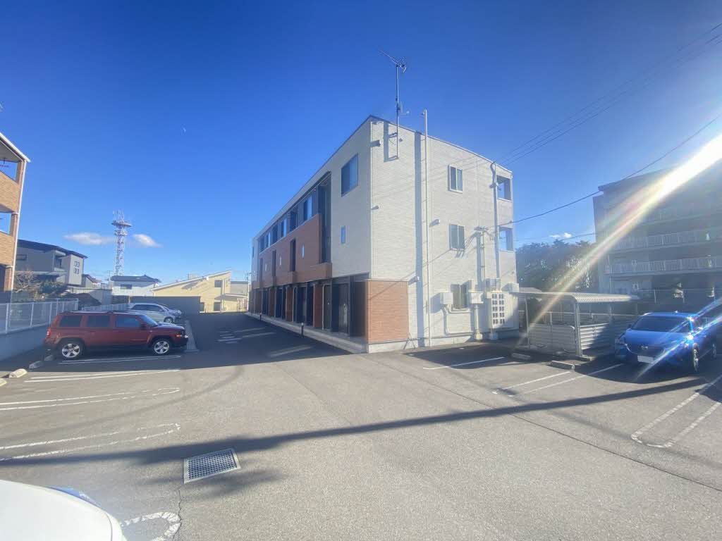 建物外観　駐車場