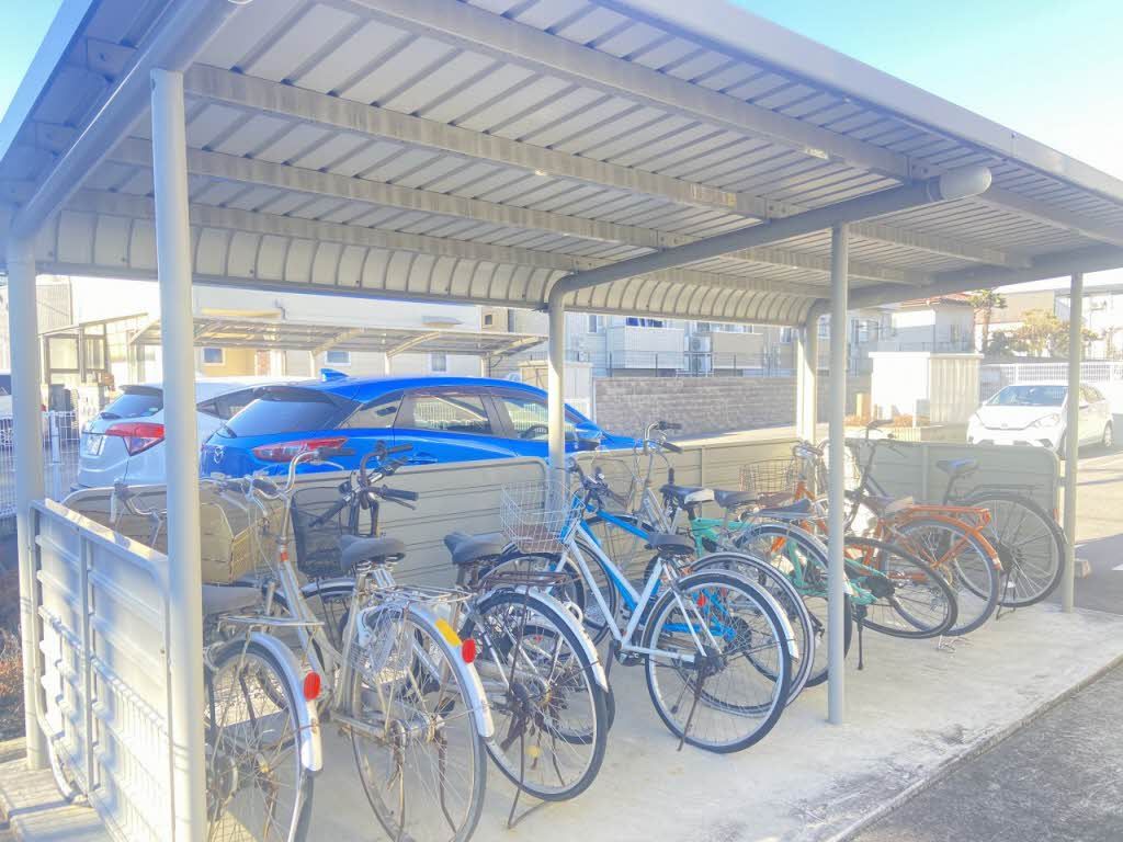 建物外観　駐輪場