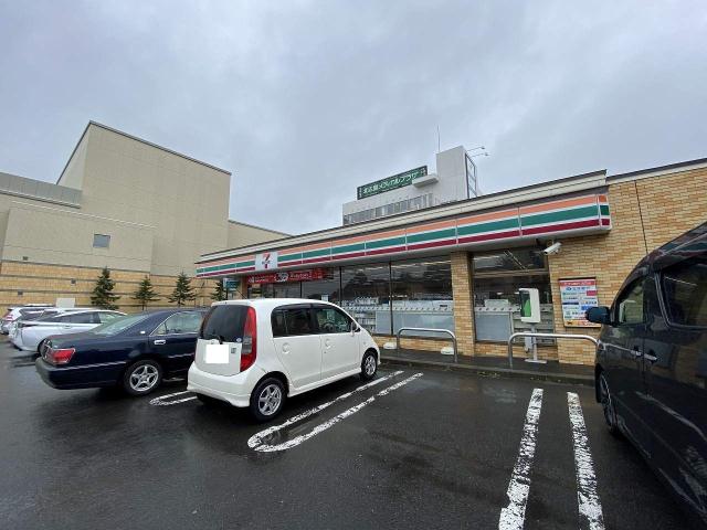 コンビニ　セブンイレブン（コンビニ）まで502m