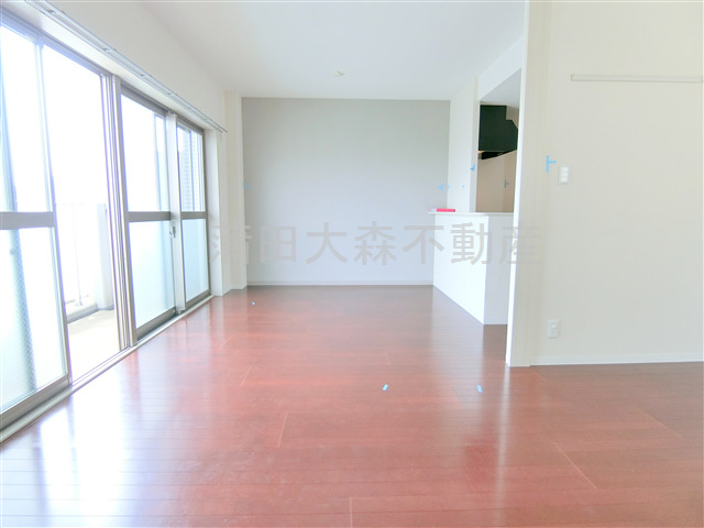 居室・リビング　南向きのLDK14.5帖　リビングダイニングキッチン