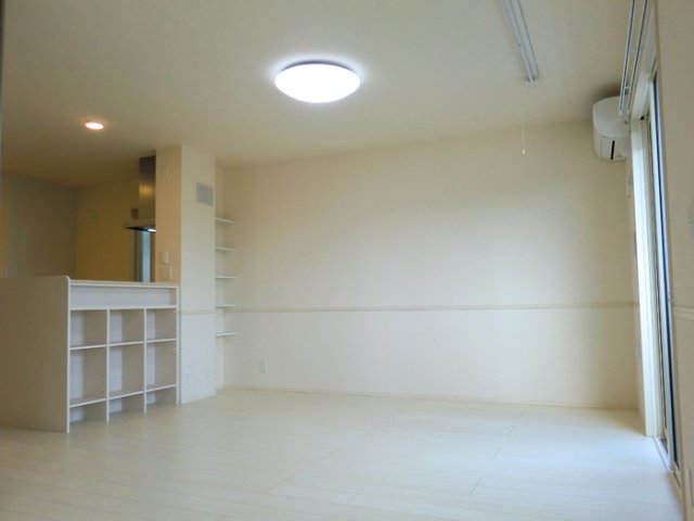 居室・リビング　こちらのリビングで趣味の時間をお楽しみください