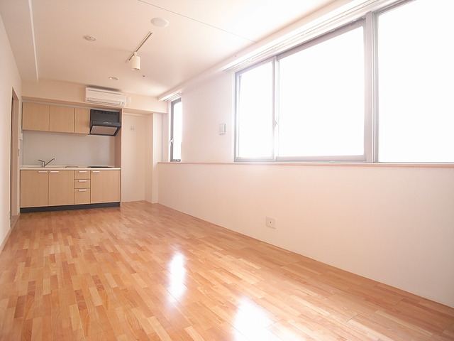 居室・リビング　前回募集時の写真です