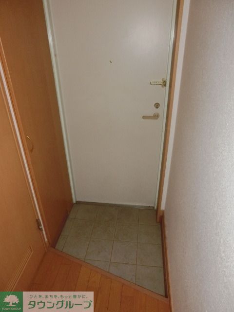 玄関　玄関下駄箱あり