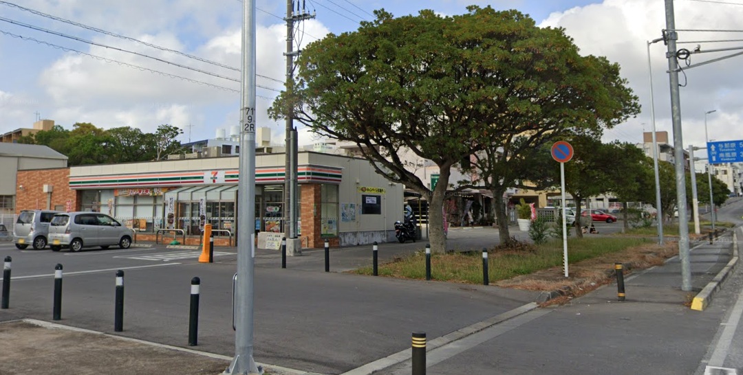 コンビニ　セブンイレブン那覇仲井真店（コンビニ）まで327m