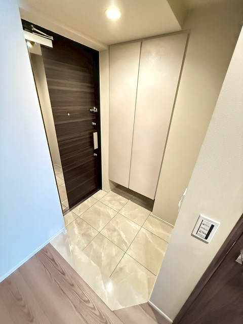 玄関　同タイプのお部屋です