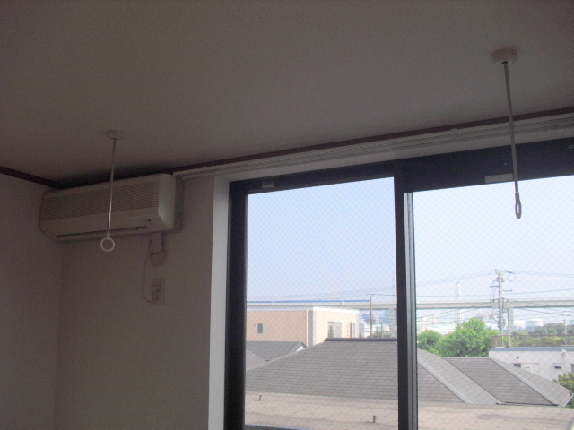 その他設備　室内物干フックで雨の日も安心