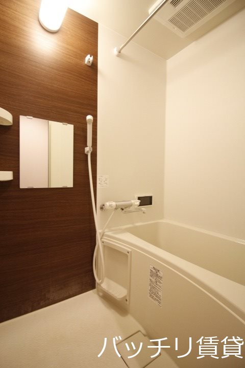 バス・シャワールーム　同型タイプの為、現状を優先いたします。