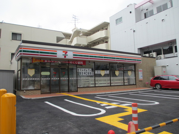 コンビニ　セブンイレブン阪急塚口駅南店（コンビニ）まで140m