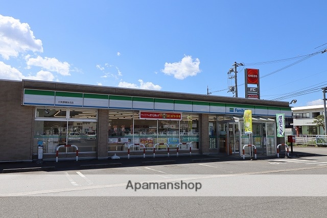 コンビニ　ファミリーマート（コンビニ）まで580m