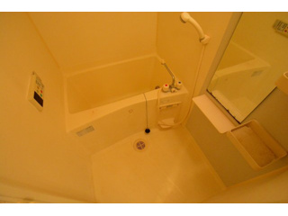 バス・シャワールーム　シンプルで清潔感のある浴室です♪